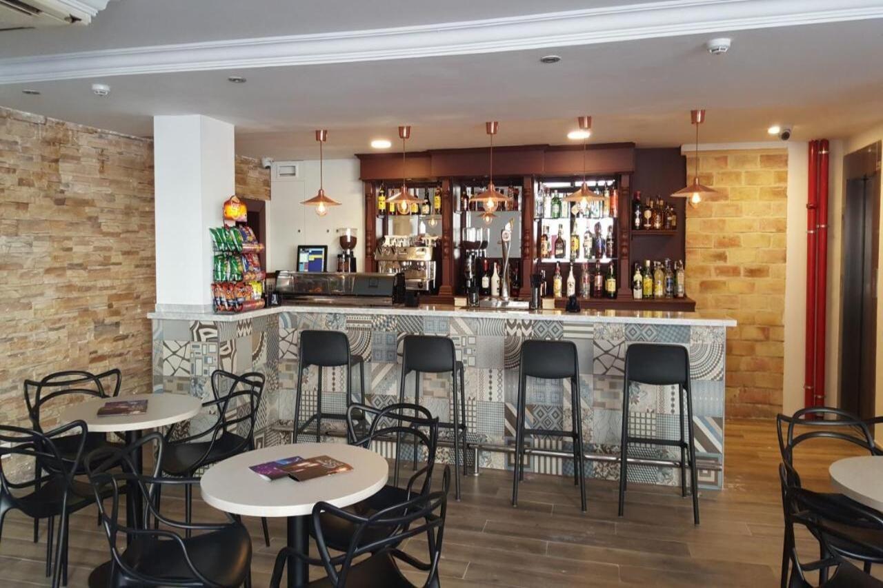 בנידורם Hotel Queens - Adults Only מראה חיצוני תמונה