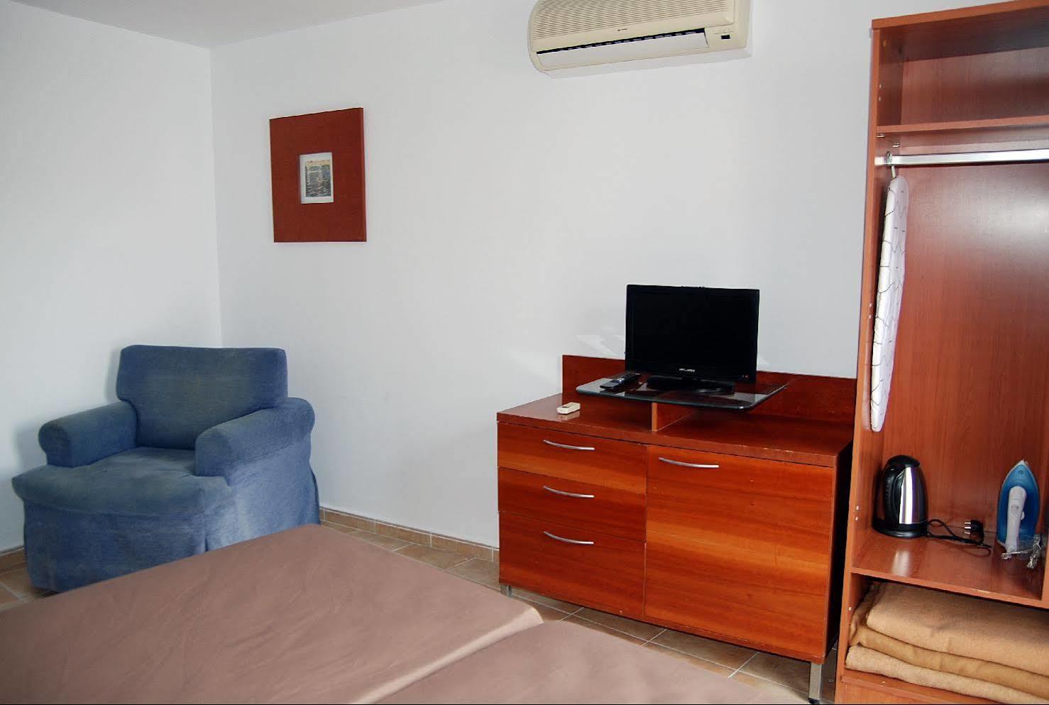 בנידורם Hotel Queens - Adults Only מראה חיצוני תמונה